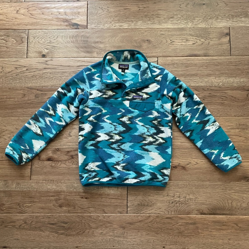 Patagonia Women’s Lightweight Synchilla Snap-T Fleece Pullover in Trout Tales